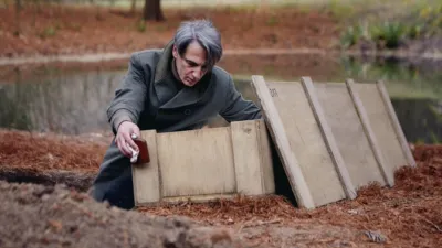 thumbnail - S1:E7 Santa Evita