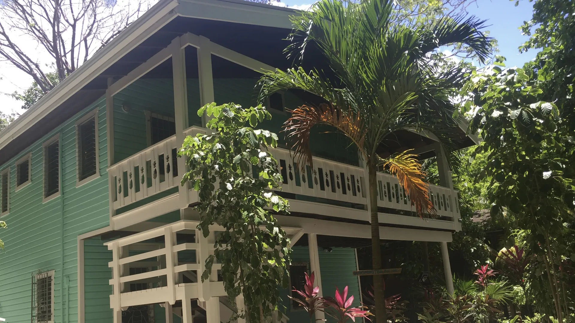 thumbnail - S14:E3 Time to Relax on Roatan