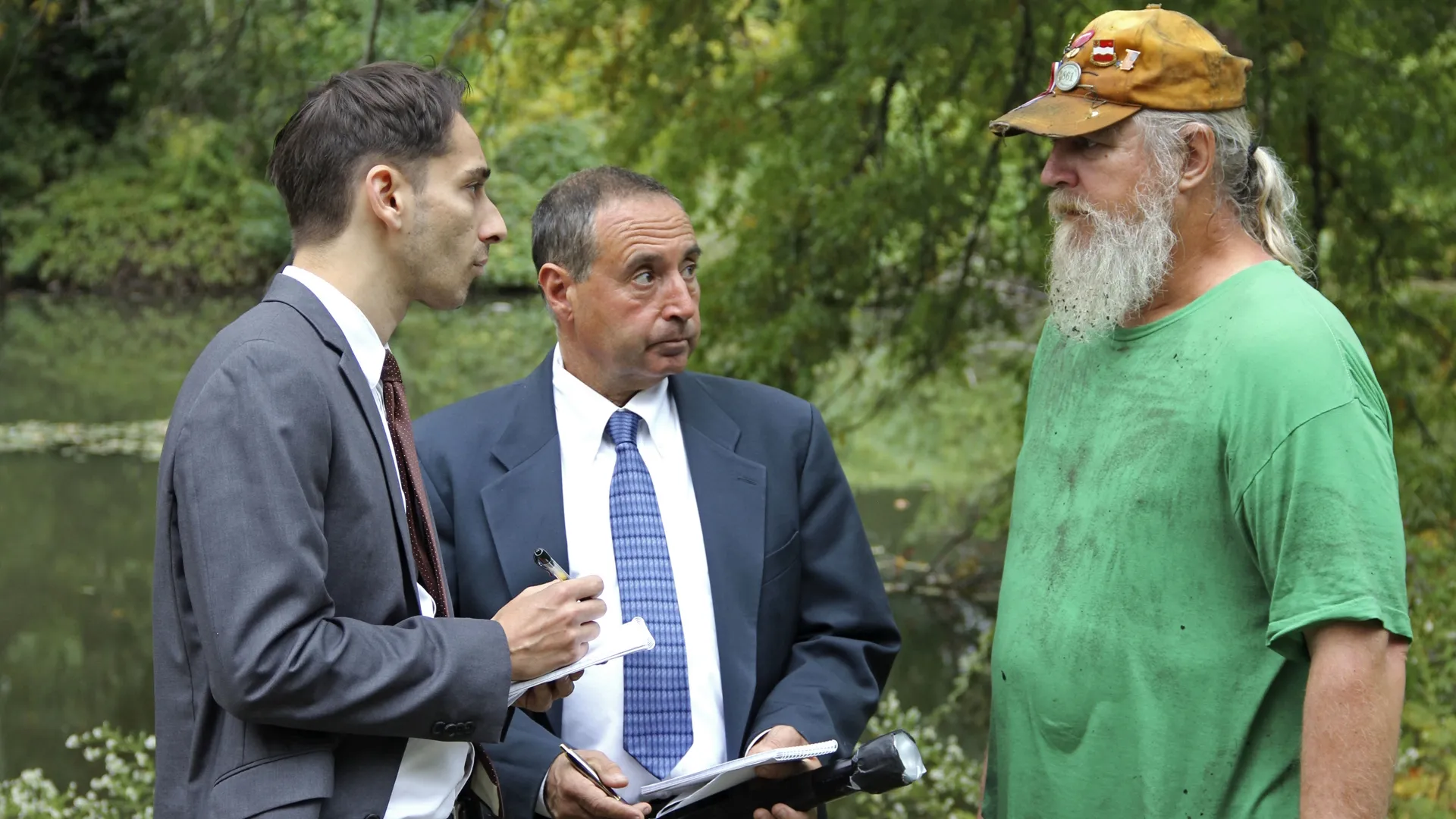 thumbnail - S3:E1 The Body in the Swamp