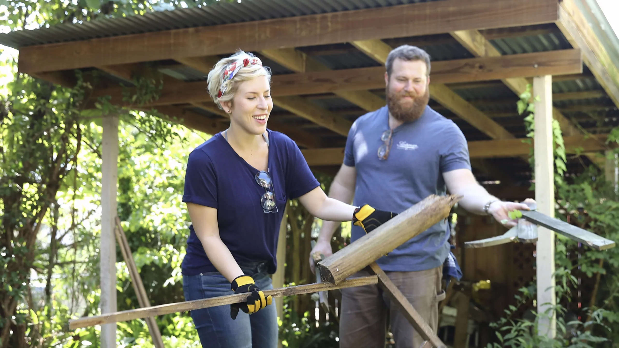 thumbnail - S1:E11 Country Singer Moves From the Big City to a Small Town