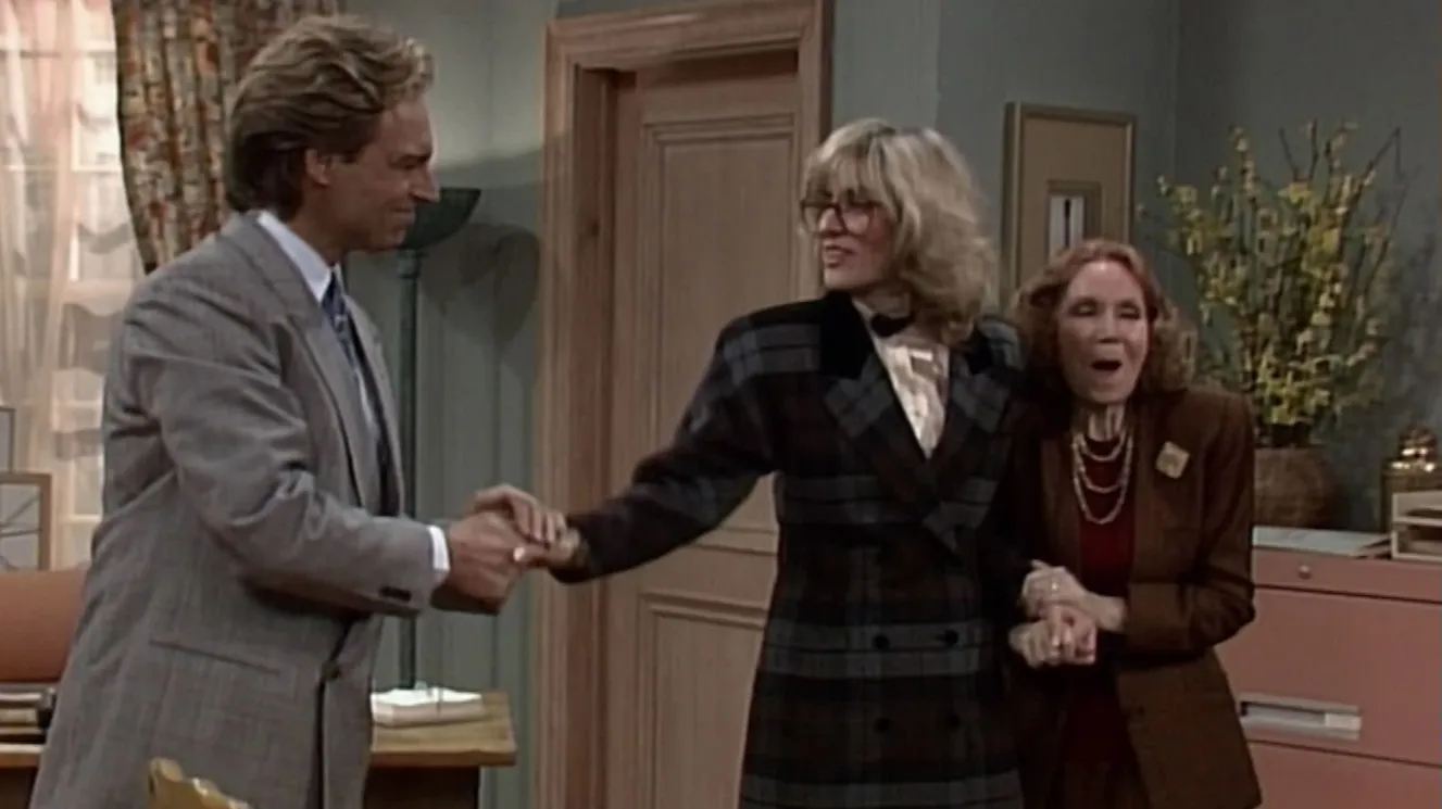 thumbnail - S5:E11 Your Grandmother's A Bimbo