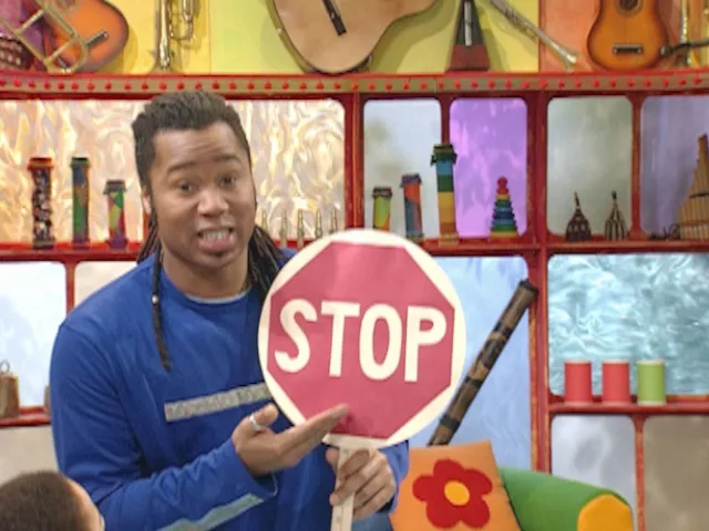 thumbnail - S3:E19 Read the Signs