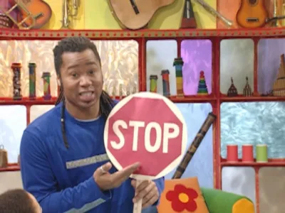 thumbnail - S3:E19 Read the Signs