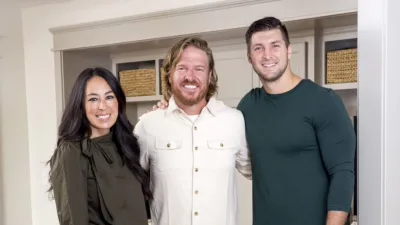 thumbnail - S5:E10 Touchdown for a Family in Need