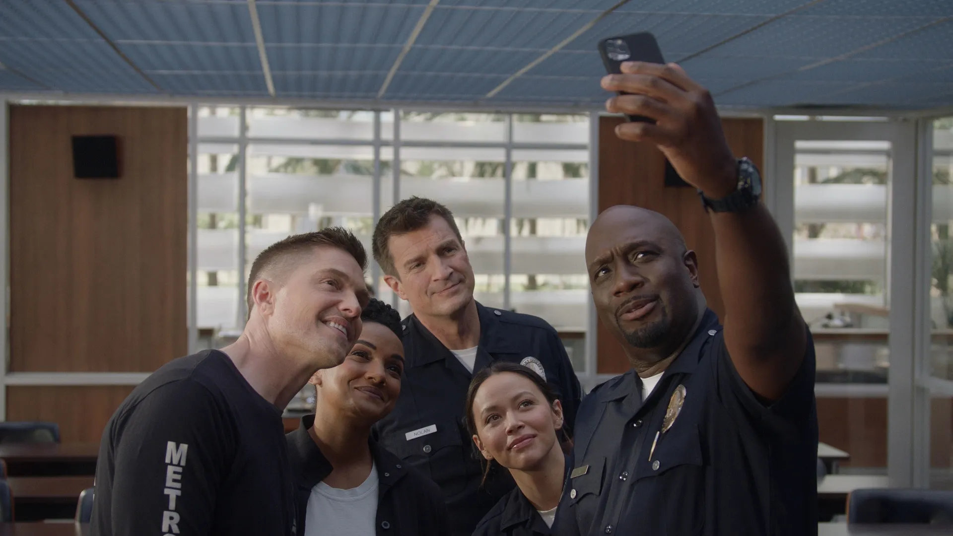 thumbnail - S5:E22 Under Siege