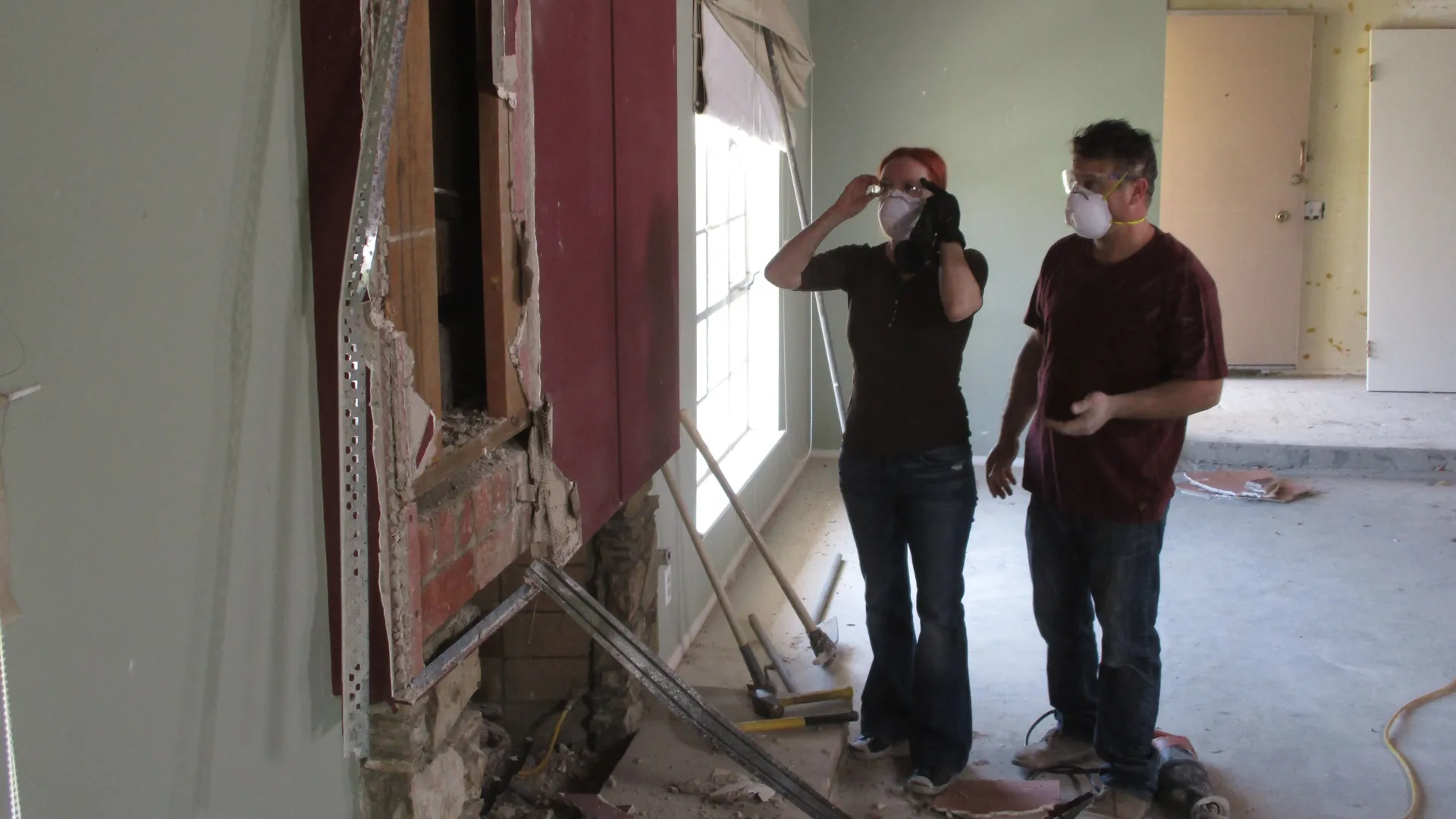 thumbnail - S16:E1 Two Contractors, One Wild Ride