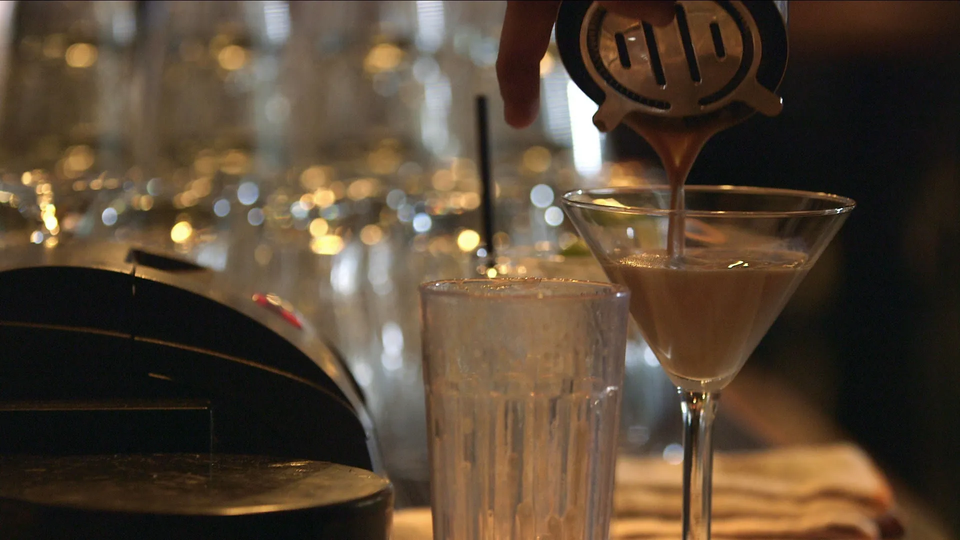 thumbnail - S1:E7 It's Me or Your Family!