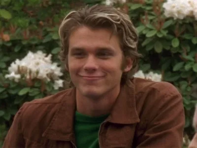 thumbnail - S3:E4 Eddie's Desk