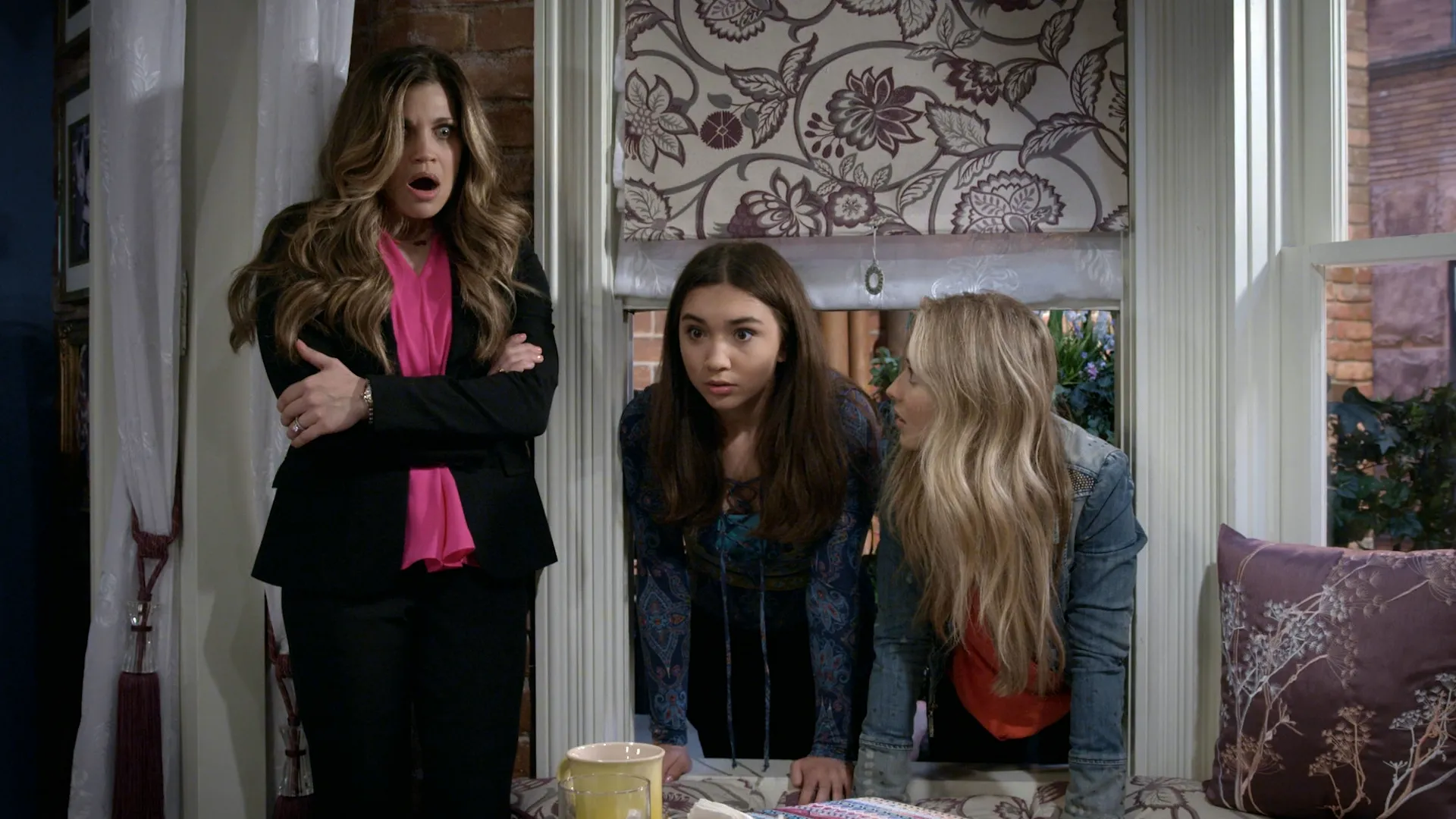 thumbnail - S3:E16 Girl Meets Her Monster