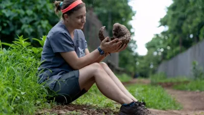 thumbnail - S2:E1 How to Catch a Lizard