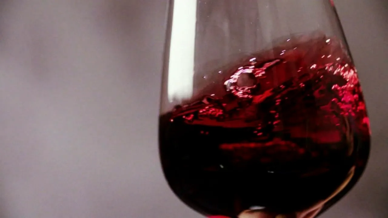thumbnail - S1:E7 The Wine Con
