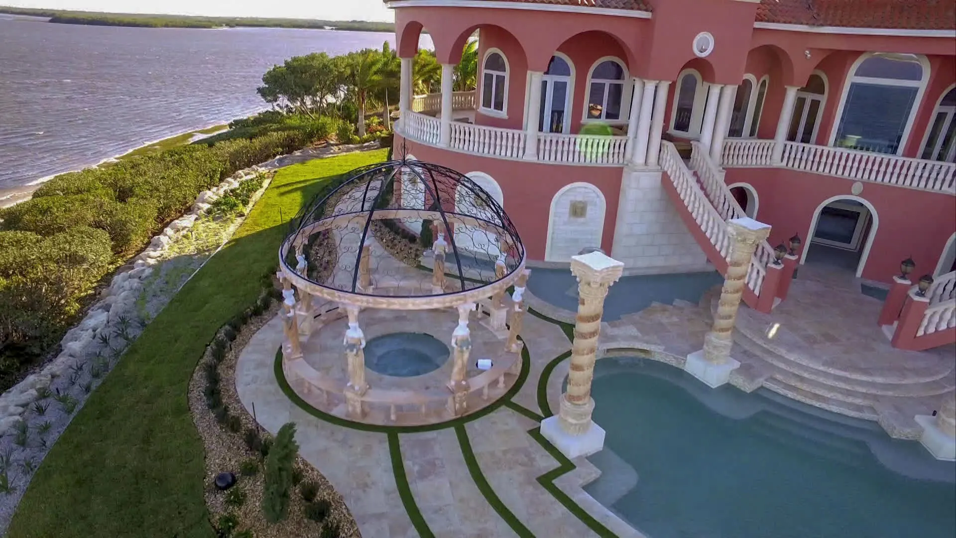 thumbnail - S2:E7 Castle By the Sea