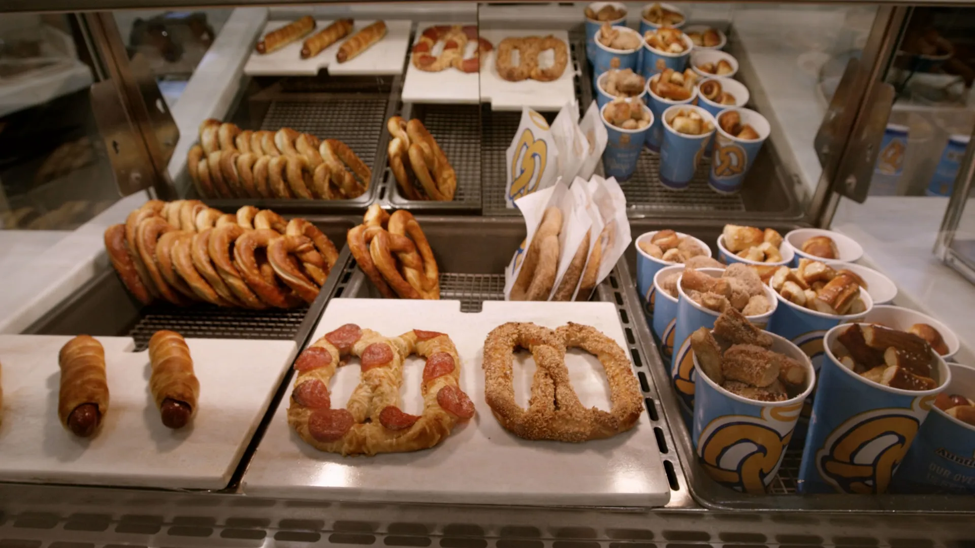 thumbnail - S1:E3 Food Court Firsts