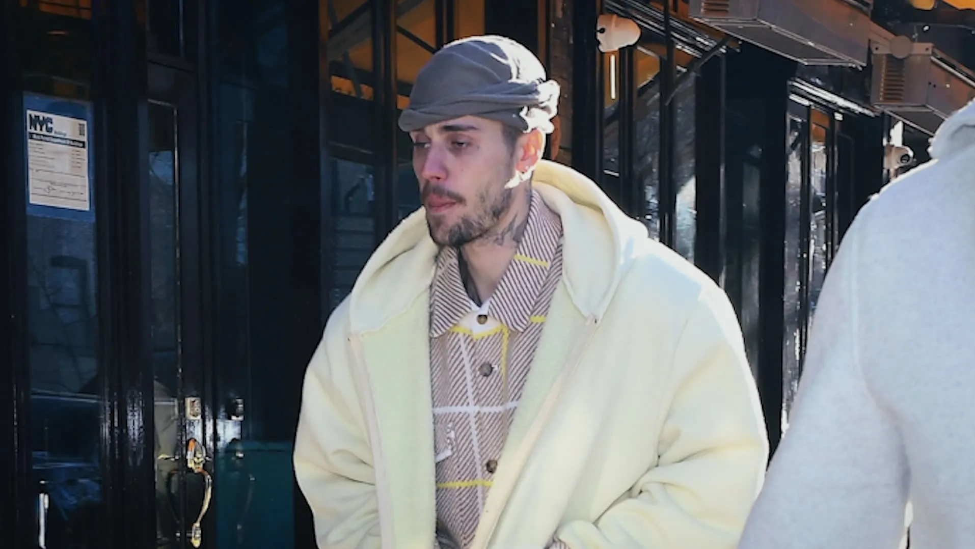 thumbnail - S1:E1 TMZ INVESTIGATES: WHAT HAPPENED TO JUSTIN BIEBER?