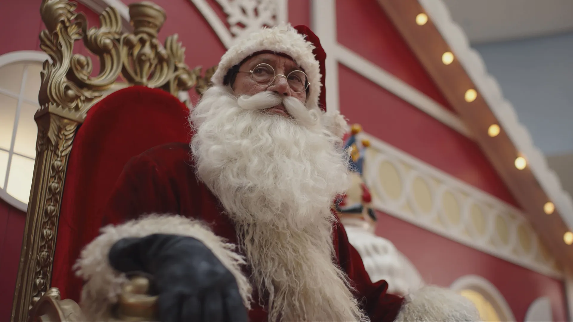 thumbnail - S1:E4 The Naughty List