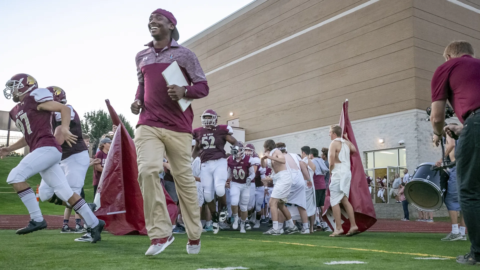 thumbnail - S4:E8 Caught in a Trap