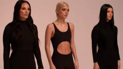 thumbnail - S3:E7 More Than Friends?