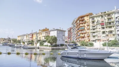 thumbnail - S2:E9 Loving Life in Valencia