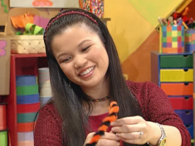 thumbnail - S3:E12 Tickets Please!