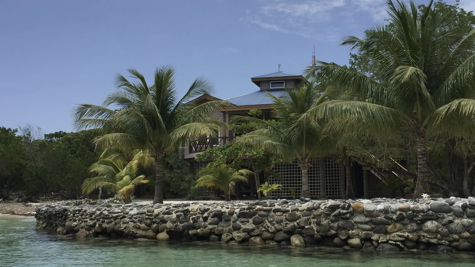 thumbnail - S14:E9 Sun and Serenity on Utila