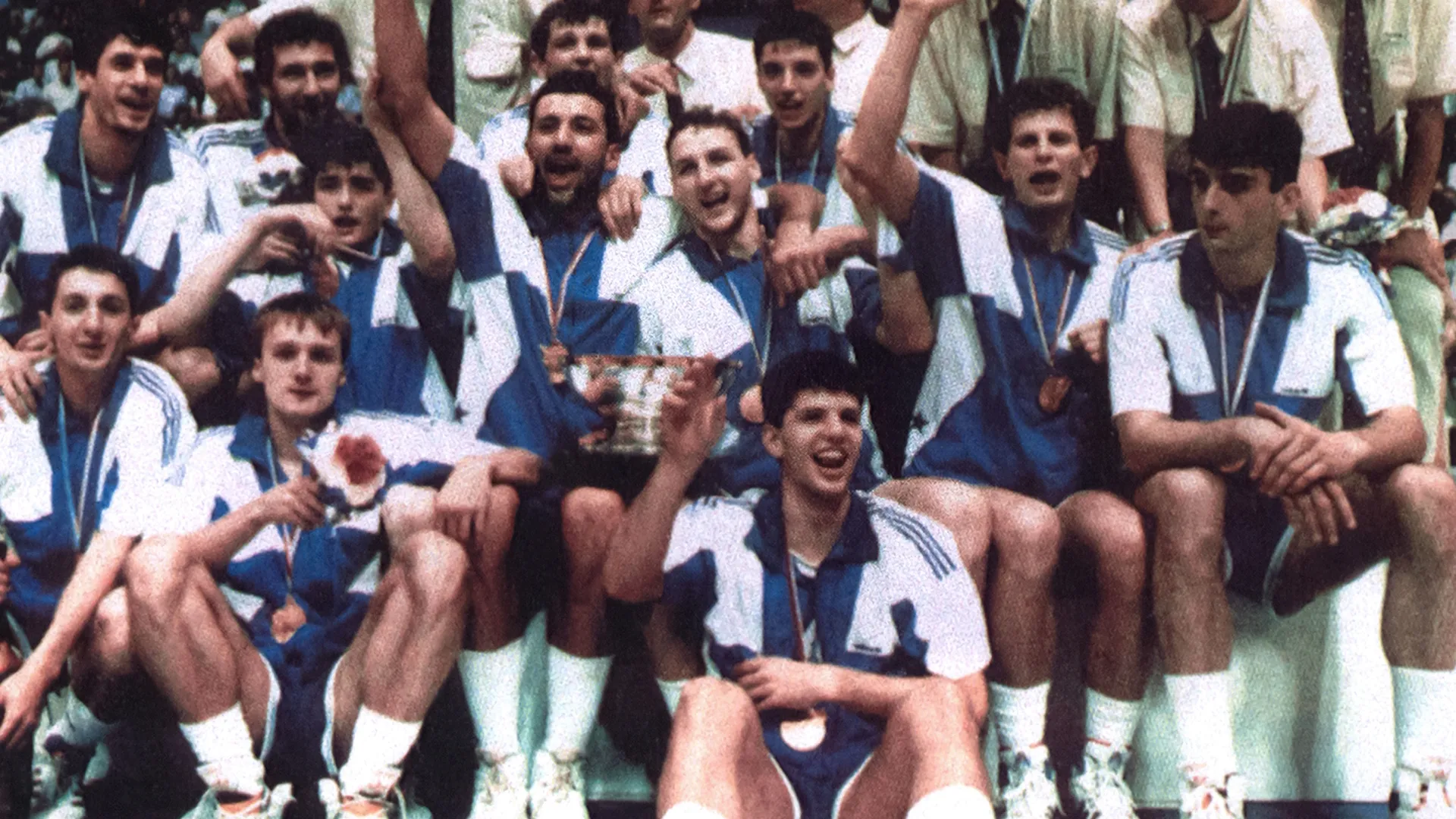 Team photo featuring the former Yugoslavian teammates Vlade Divac and Dražen Petrović.
