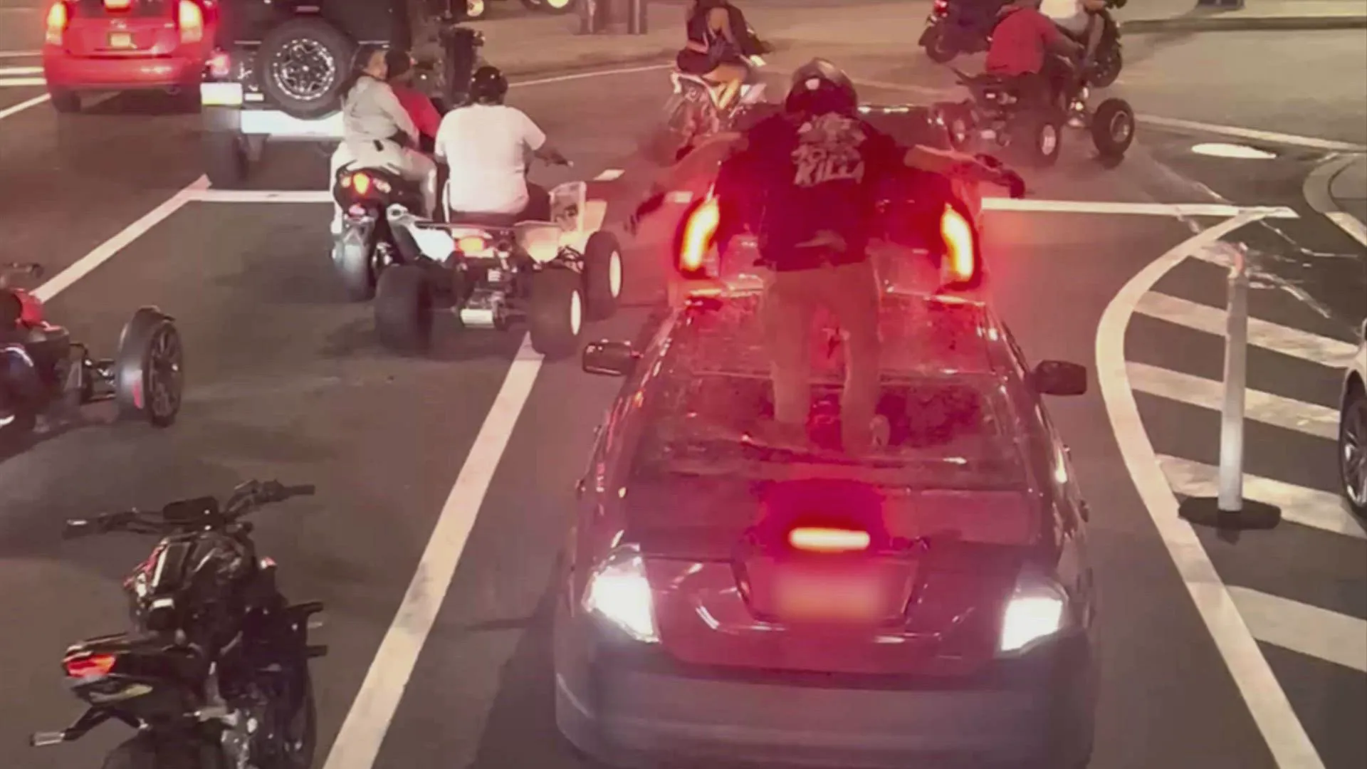 thumbnail - S5:E5 Mom vs. Biker