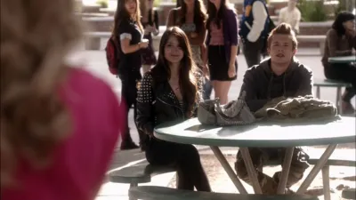 thumbnail - S1:E15 The Online Date