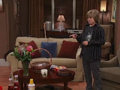 thumbnail - S3:E15 A Tale of Two Houses