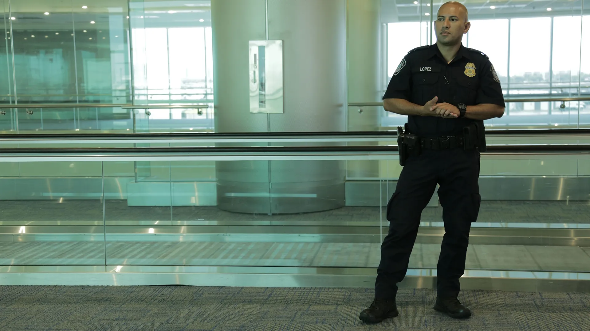 thumbnail - S1:E3 Suspicious Suitcase