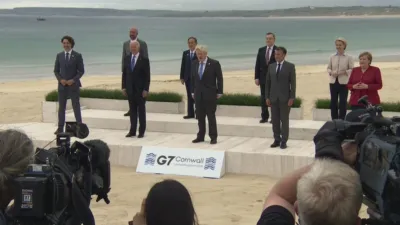 thumbnail - S2:E9 Aliens and World Leaders