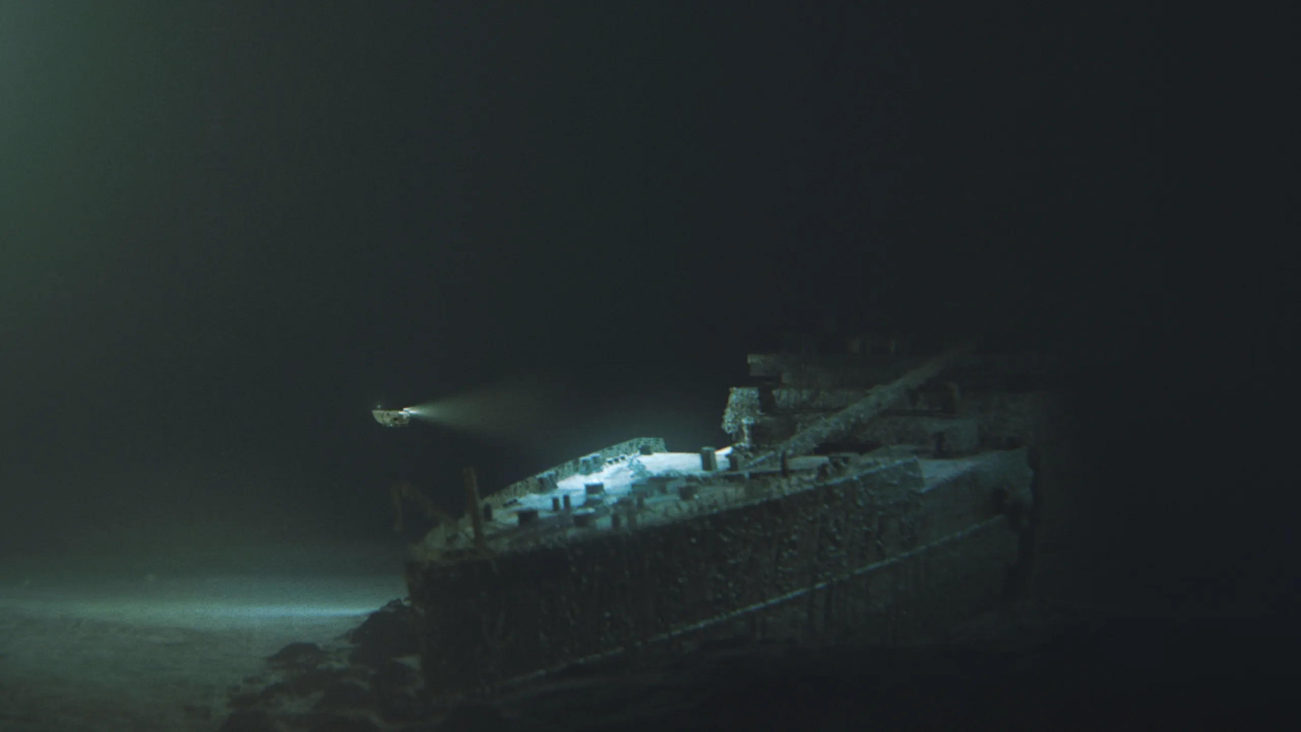 Fatal Dive to the Titanic: Truth and Lies