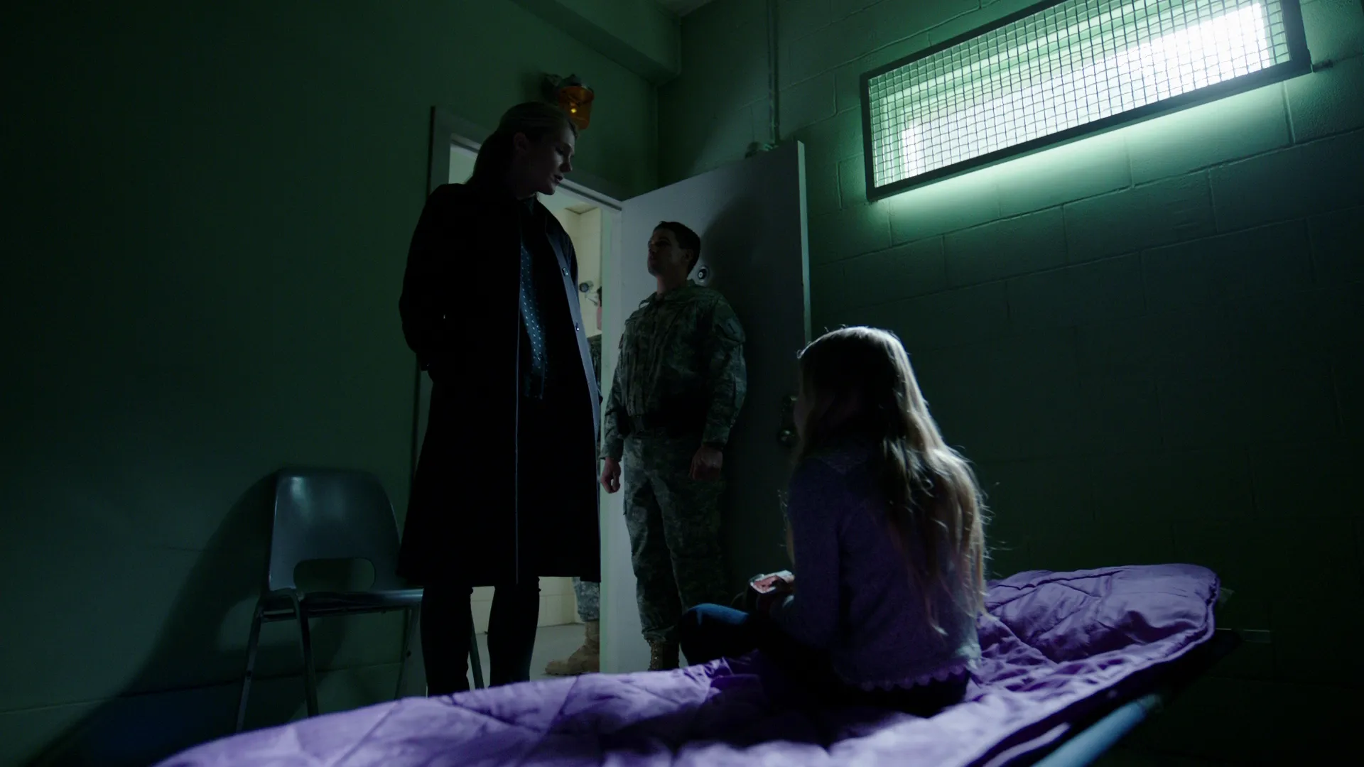 thumbnail - S1:E12 "Traveller in the Dark"