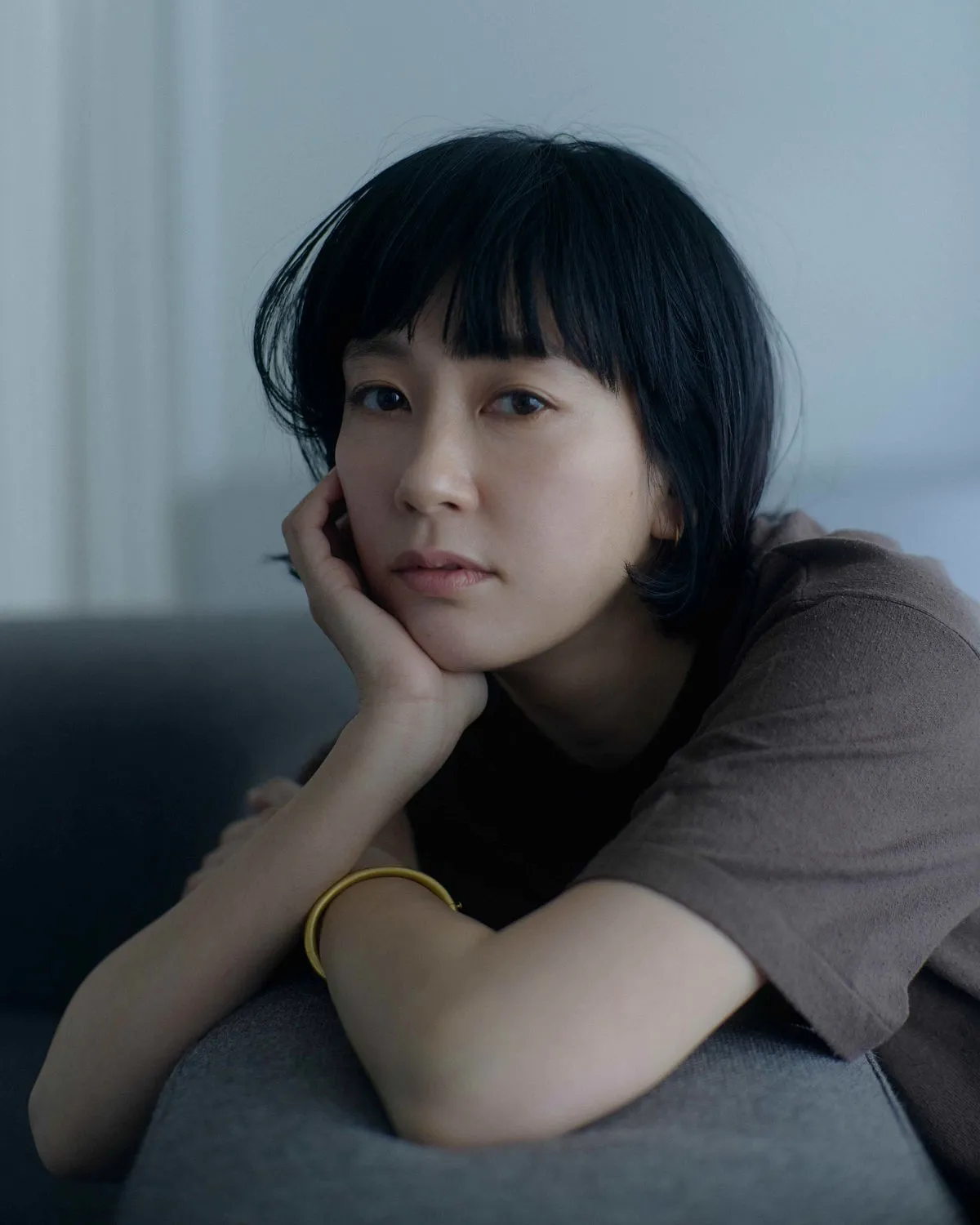 綾役：水川あさみ