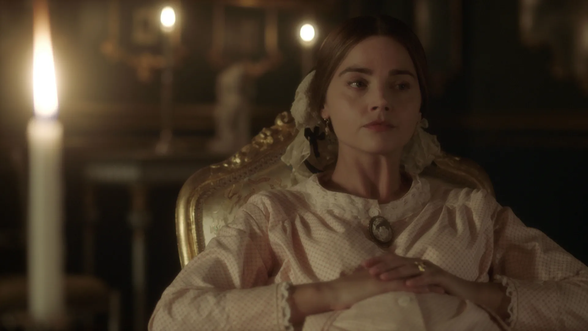 thumbnail - S3:E1 Uneasy Lies the Head that Wears the Crown