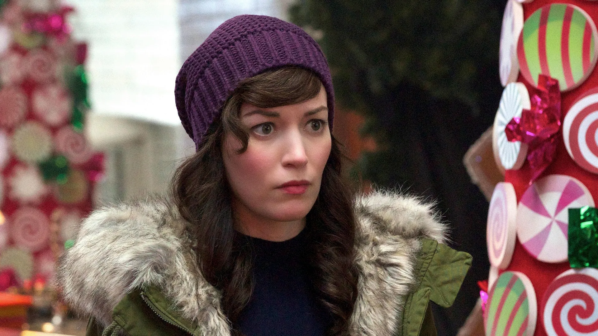 thumbnail - S2:E4 Tinsel