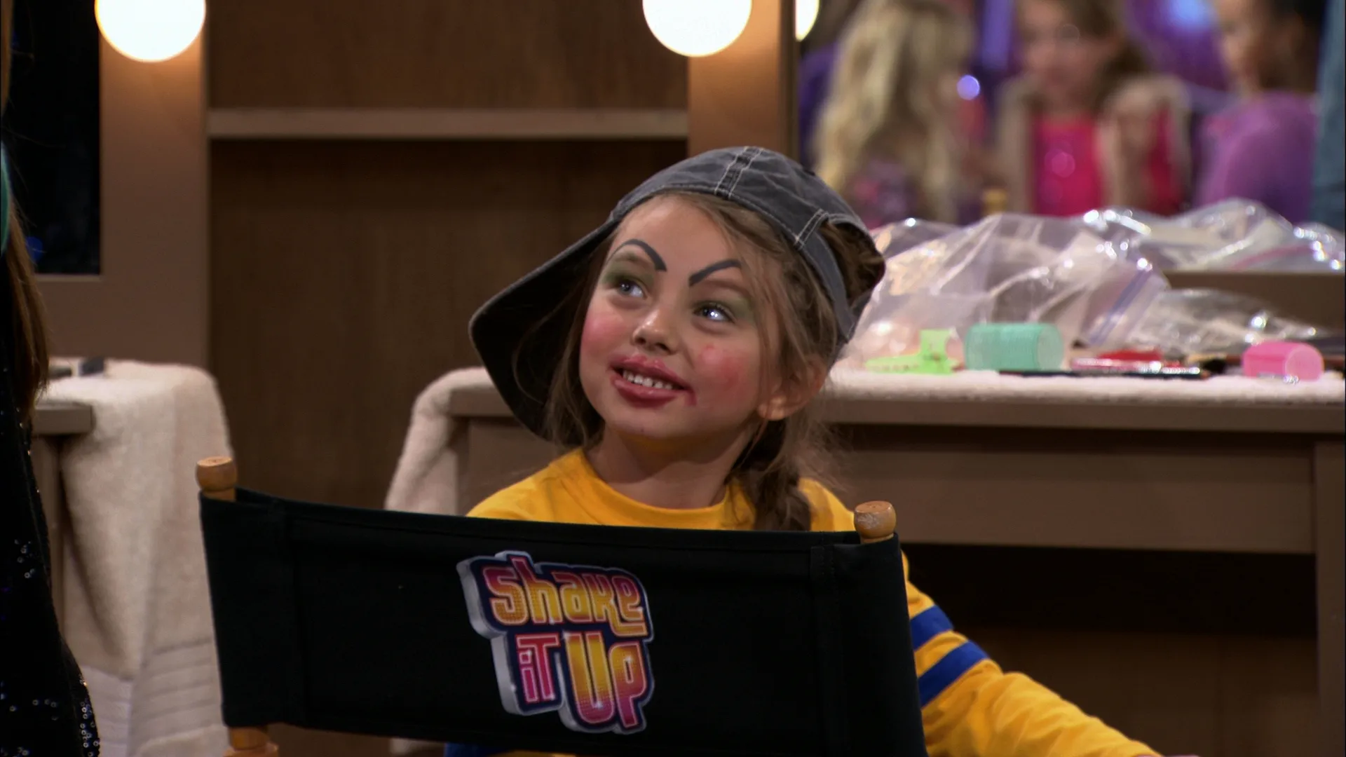 thumbnail - S1:E13 Glitz It Up