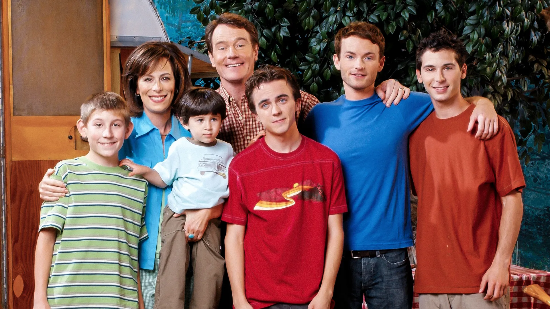 Malcolm and the rest of the family gathered for a family portrait in Malcolm In The Middle.