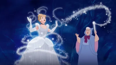 La ropa de Cenicienta se transforma en un vestido de gala en La Cenicienta (1950)
