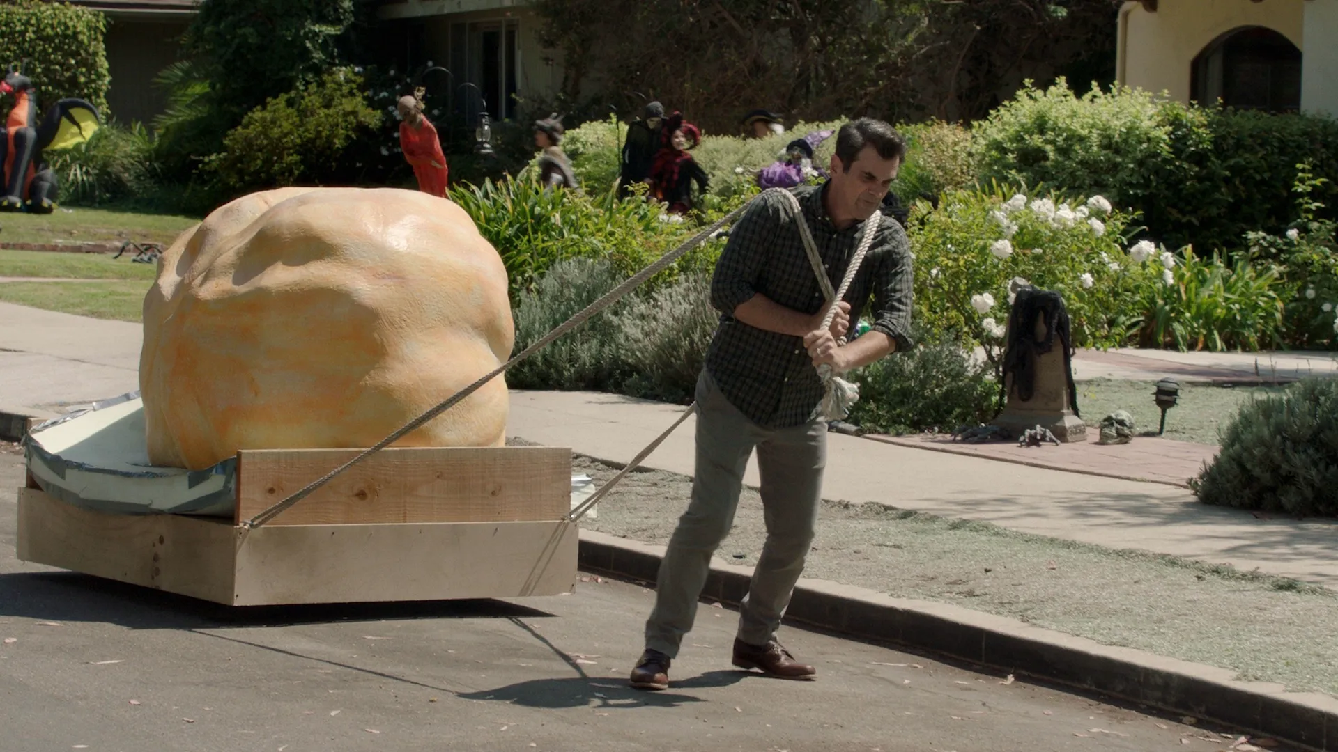 thumbnail - S9:E5 It's the Great Pumpkin, Phil Dunphy