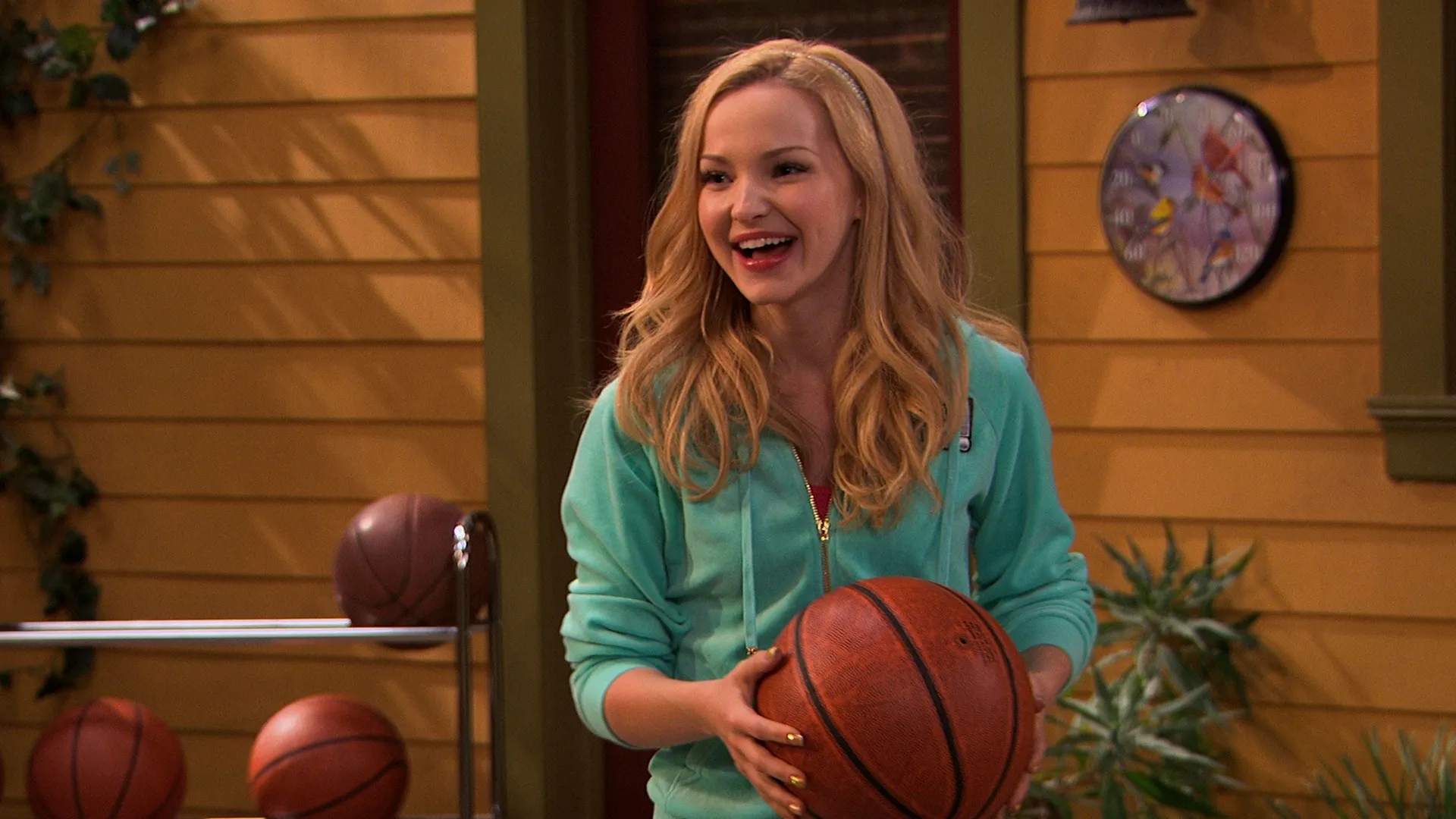 thumbnail - S2:E6 Hoops-A-Rooney