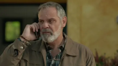 thumbnail - S1:E20 All That Glitters