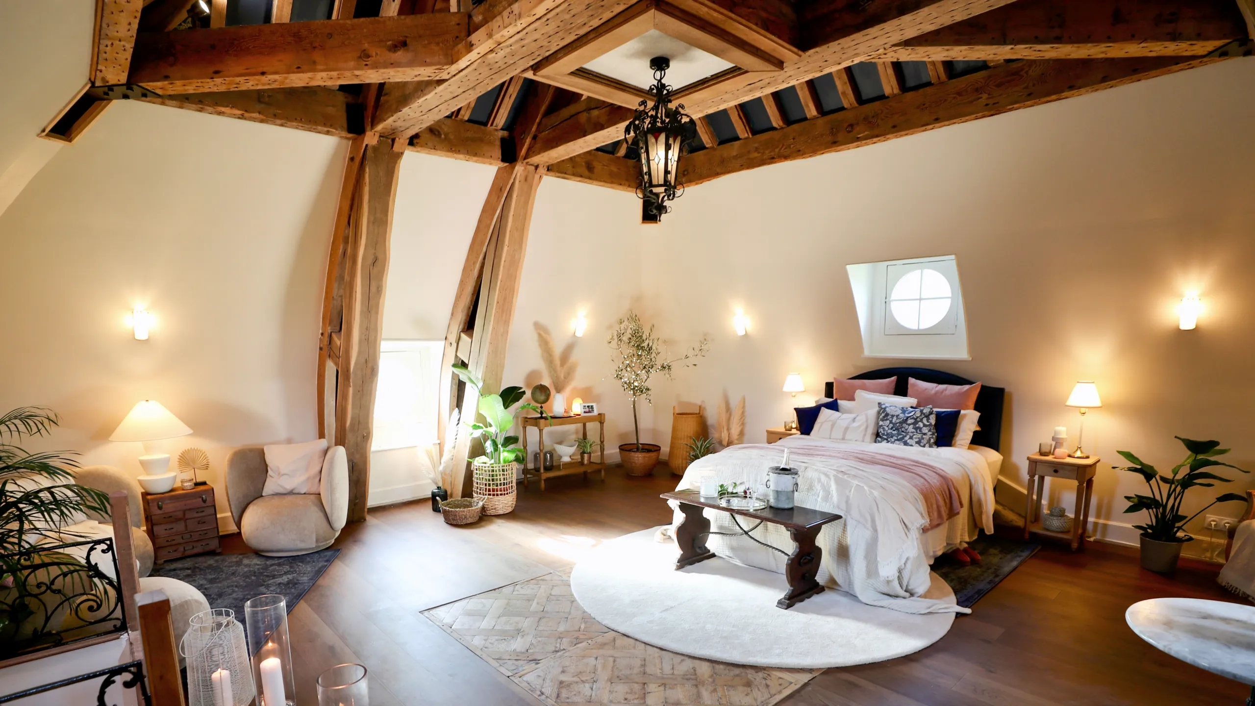 thumbnail - S1:E1 Sleeping Beauties: The Tower Bedroom