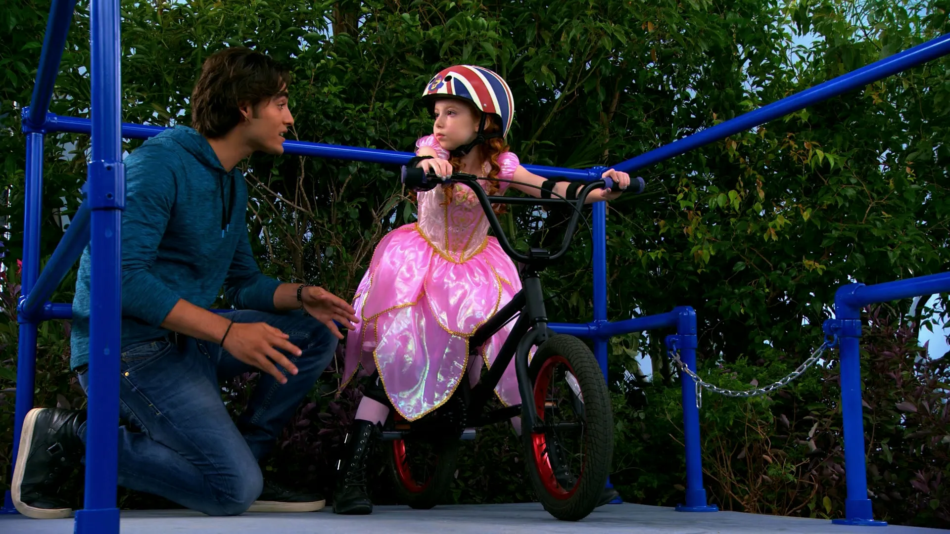 thumbnail - S3:E8 Avery Dreams of Kissing Karl