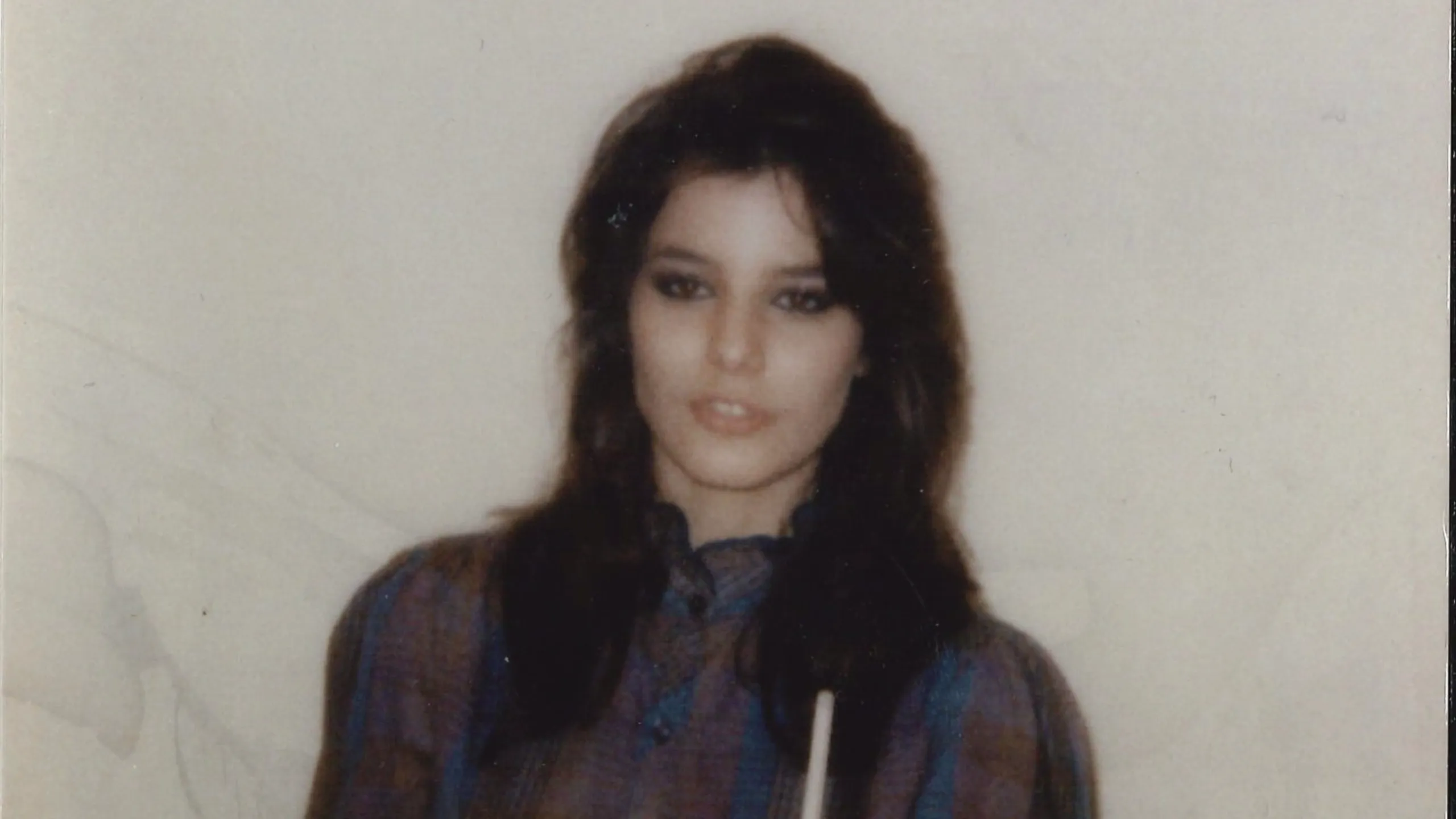 thumbnail - S3:E6 The Girl in the Red Tub