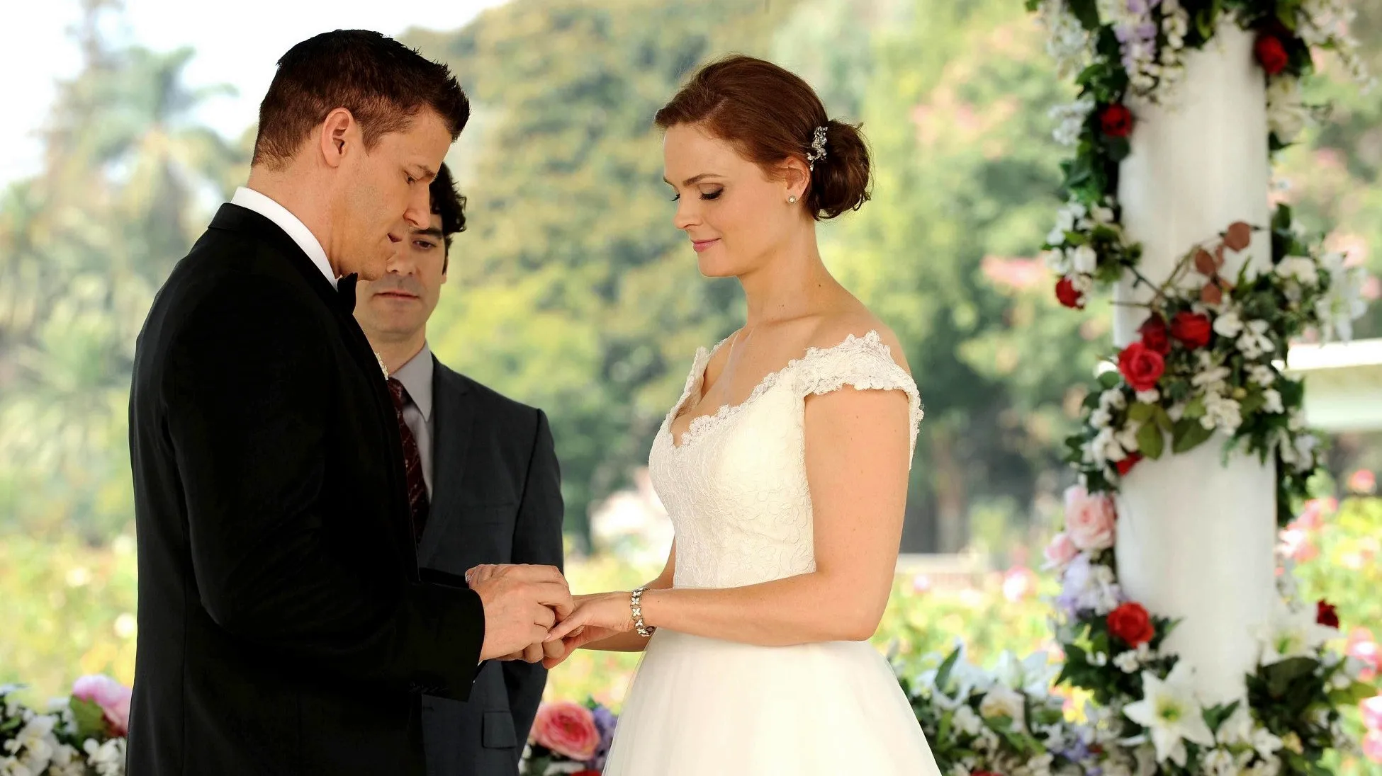 thumbnail - S9:E6 The Woman in White