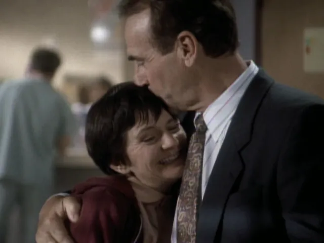 thumbnail - S4:E2 Look Ma, No Pants