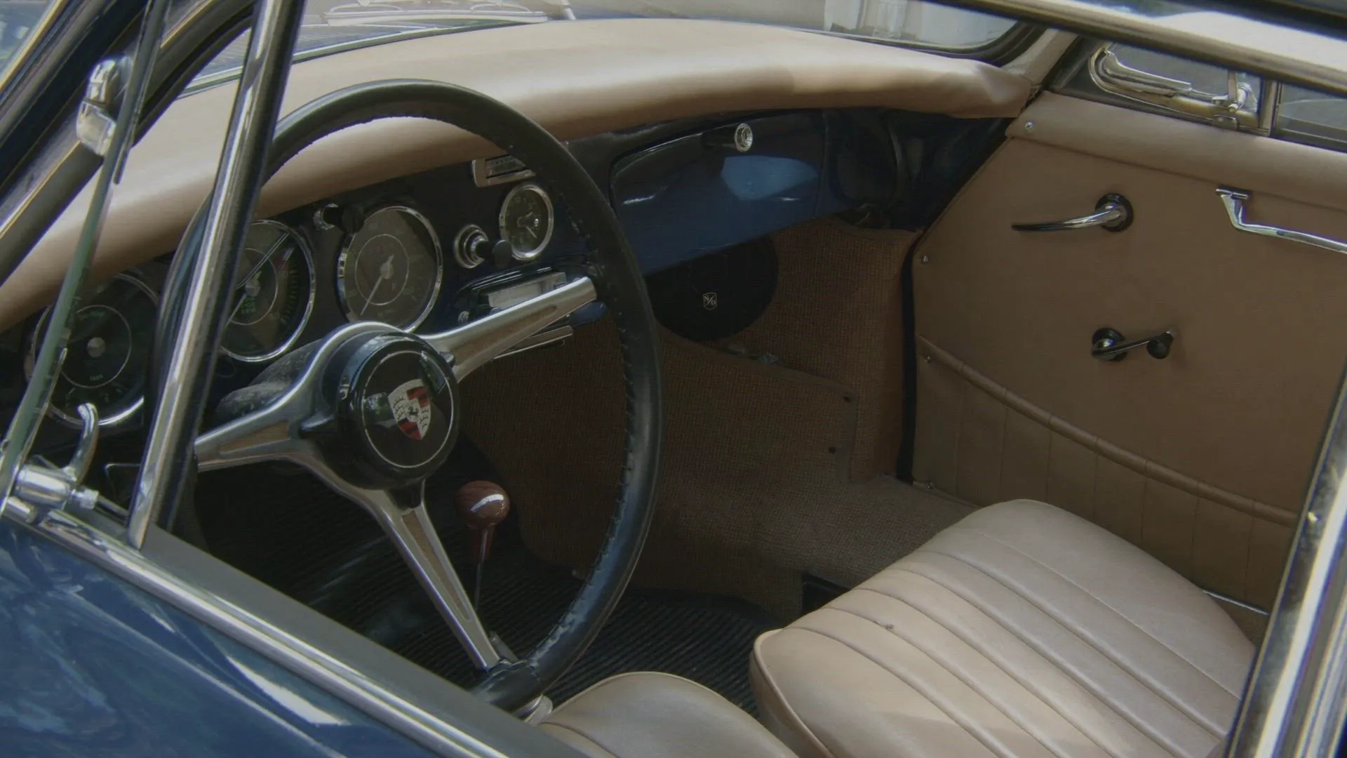 thumbnail - S26:E8 The Toy Godfather