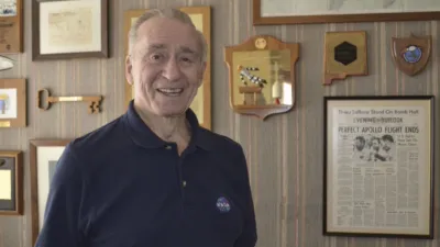 thumbnail - S3:E4 Ghosts on a Comet