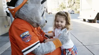 thumbnail - S2:E9 All in the Family