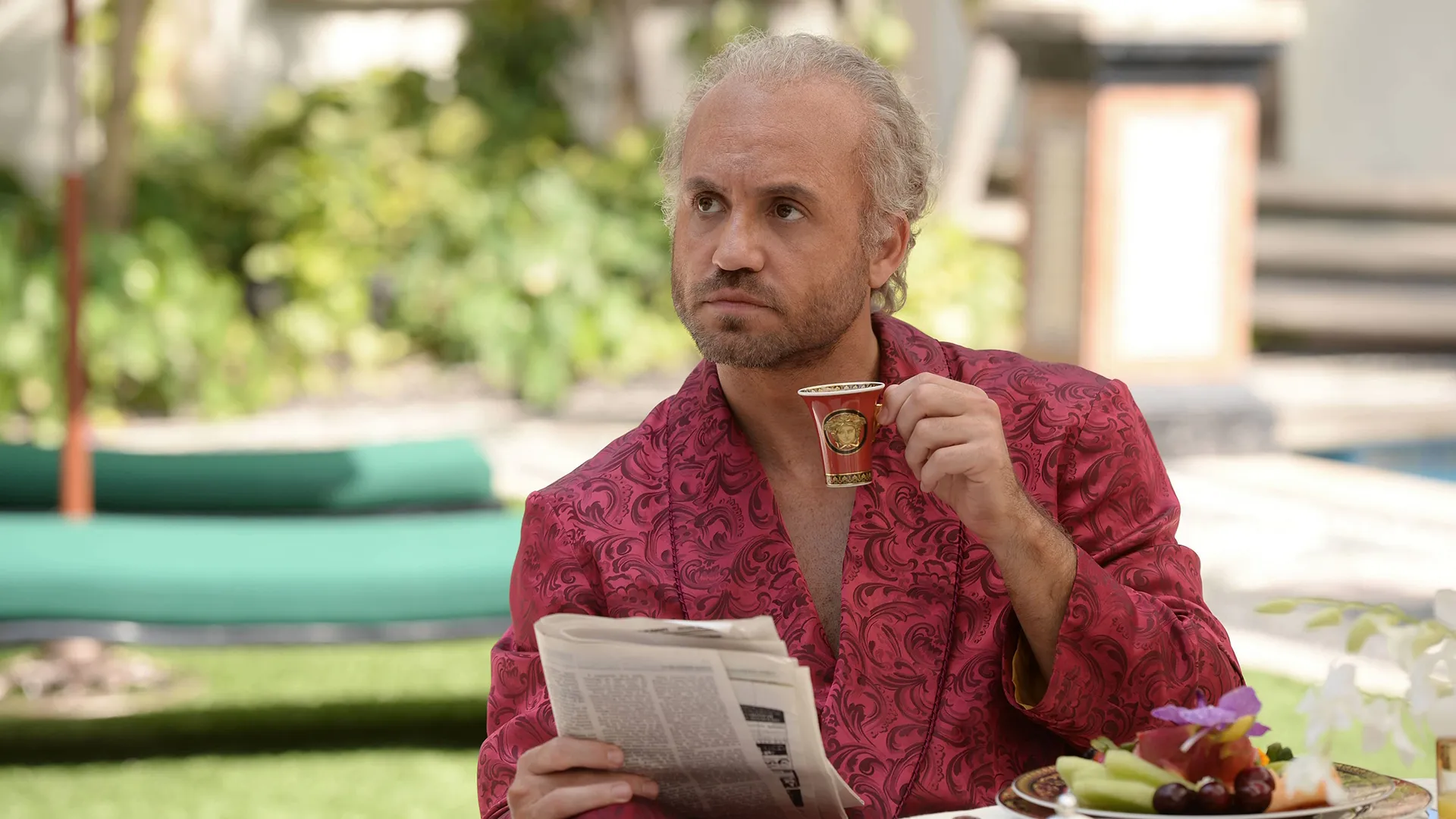 thumbnail - S2:E1 The Man Who Would Be Vogue